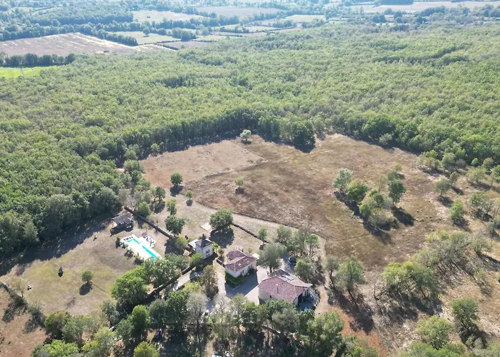 Domaine De Fangal, Pgeonnier 2P, Maison 8P - Piscine 25M - Gites Climatises