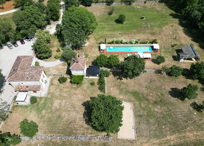 Domaine De Fangal, Pgeonnier 2P, Maison 8P - Piscine 25M - Gites Climatises
